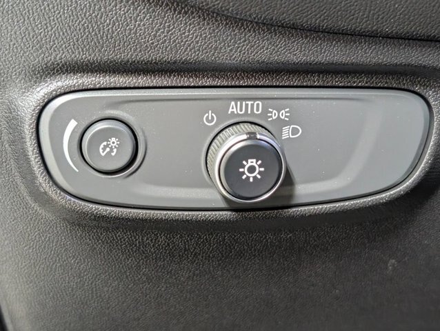 Used 2018 Chevrolet Equinox LT w/ Sun & Infotainment Package AWD/4WD image 9
