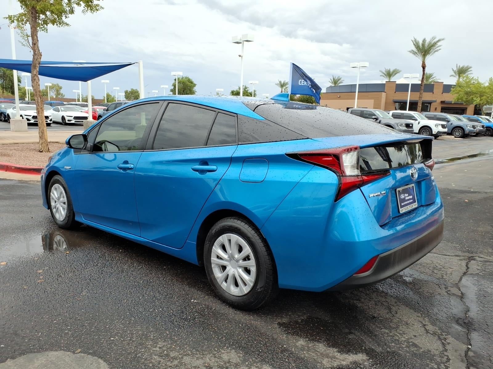 Used 2021 Toyota Prius L Eco FWD image 6