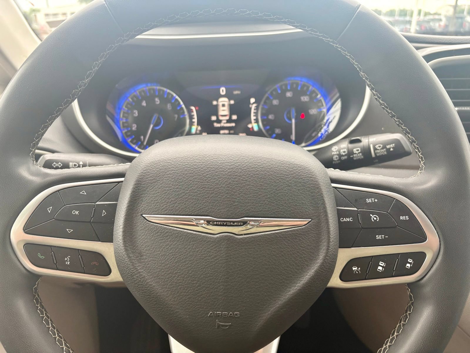 Used 2024 Chrysler Pacifica Touring-L FWD image 18