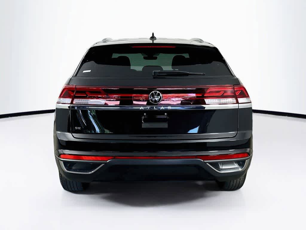 Used 2024 Volkswagen Atlas Cross Sport SE FWD image 4