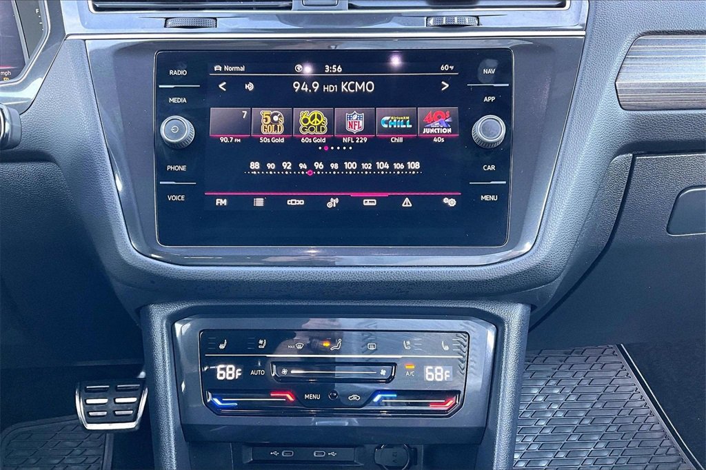 Used 2022 Volkswagen Tiguan SEL R-Line image 31