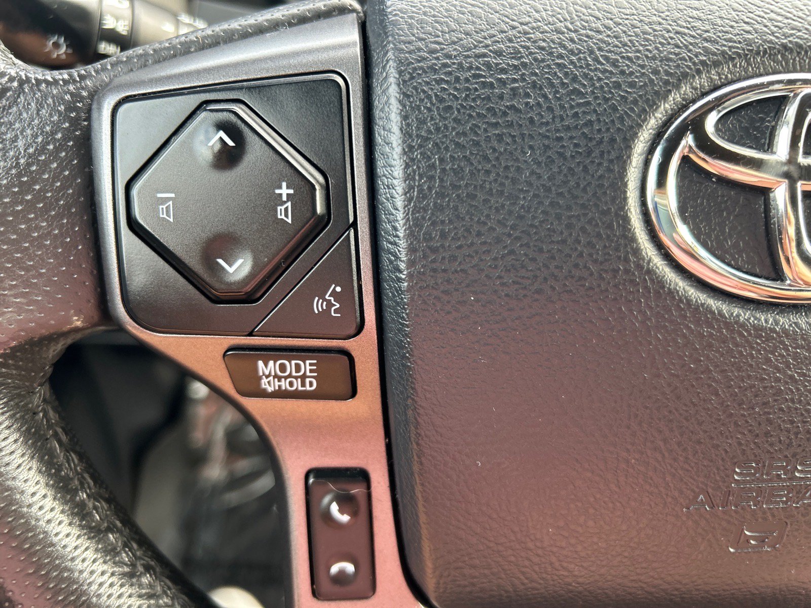 Used 2018 Toyota Tacoma TRD Sport AWD/4WD image 24