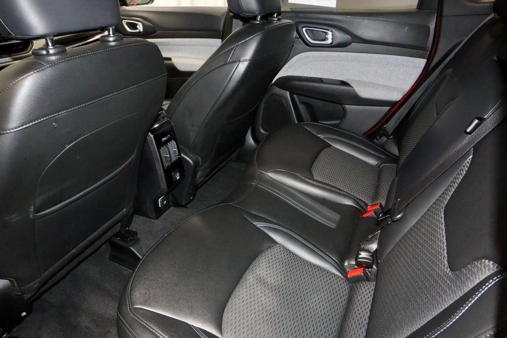 Used 2025 Jeep Compass Latitude image 21