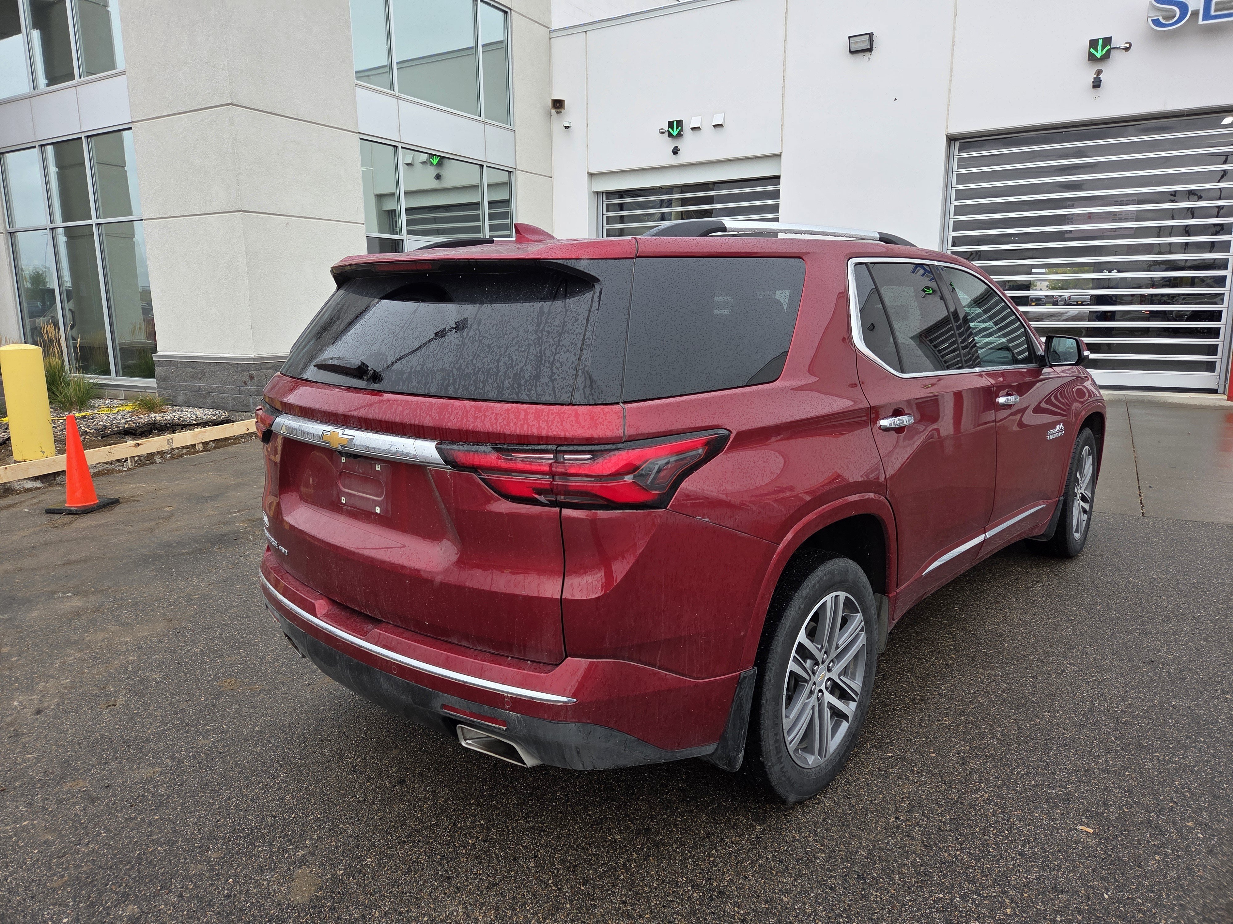 Used 2023 Chevrolet Traverse High Country AWD/4WD image 5