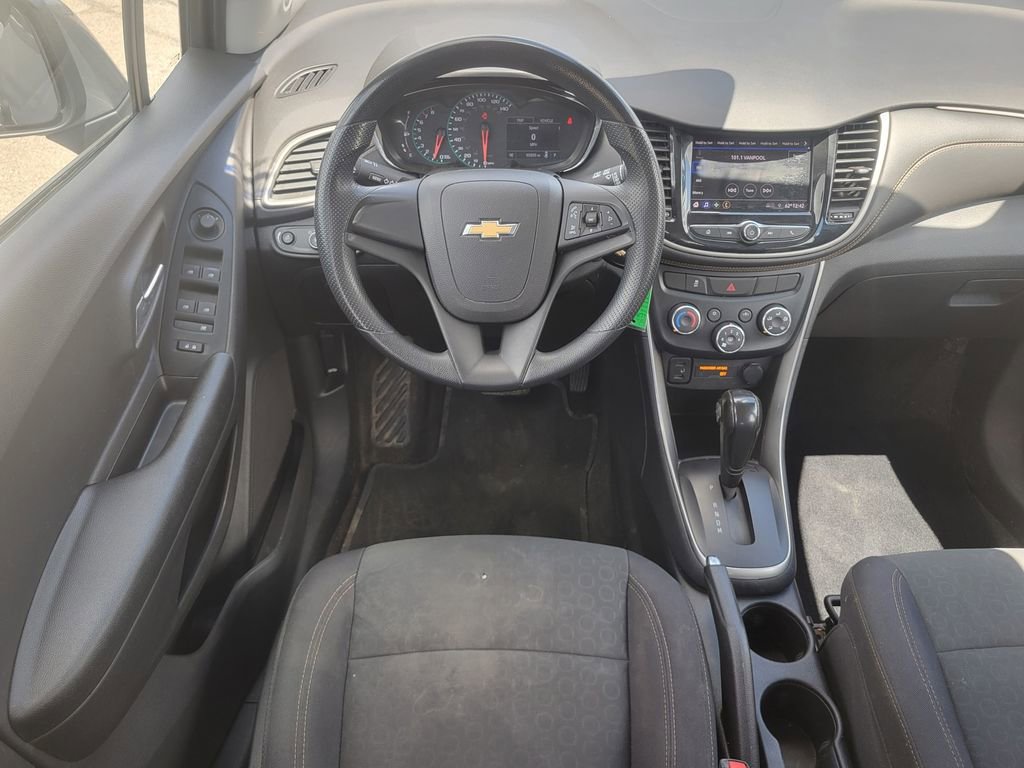 Used 2020 Chevrolet Trax LS FWD image 34