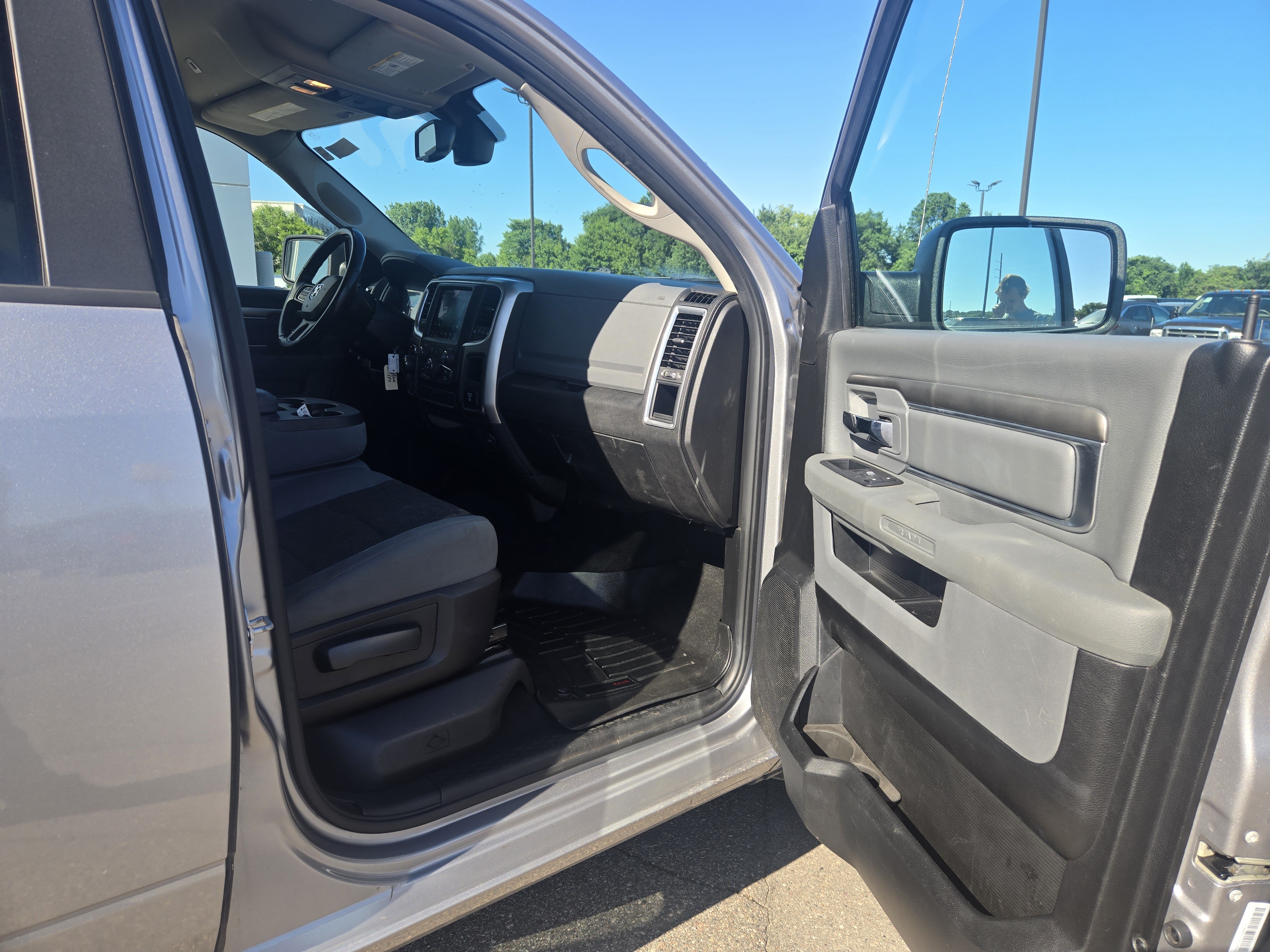Used 2019 RAM 1500 Classic SLT w/ Luxury Group AWD/4WD image 16