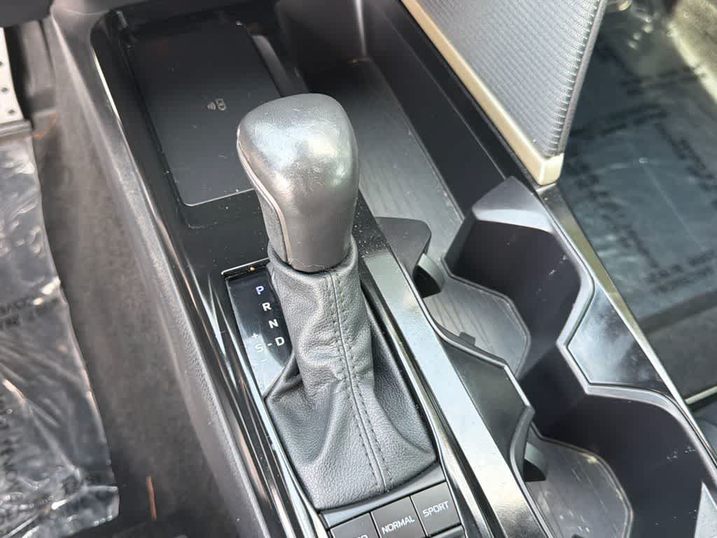 Used 2025 Toyota Camry SE w/ Convenience Package FWD image 28
