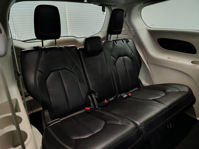 Used 2024 Chrysler Pacifica Limited FWD image 28