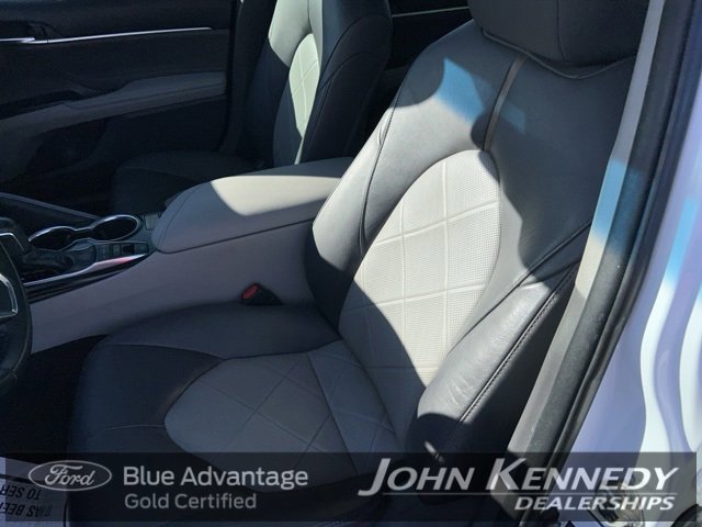 Used 2018 Toyota Camry XLE image 14