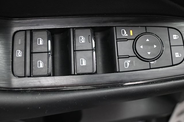 Used 2025 Nissan Rogue S AWD/4WD image 7
