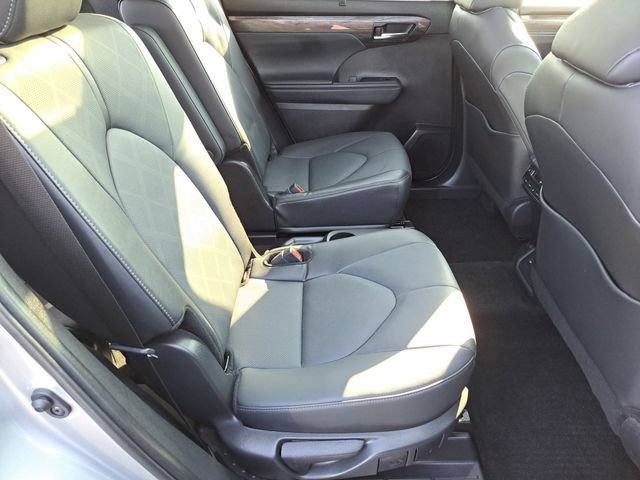 Used 2024 Toyota Highlander Platinum AWD/4WD image 30