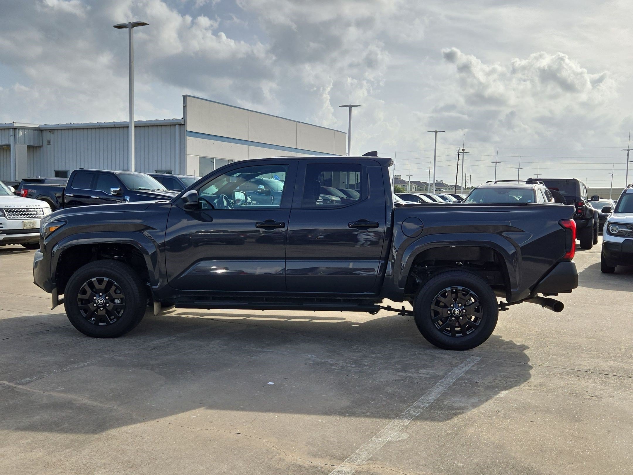 Used 2025 Toyota Tacoma SR AWD/4WD image 9