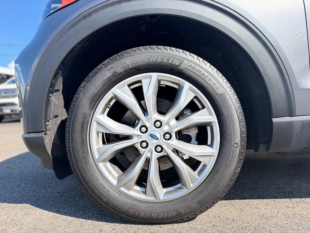 Certified 2023 Ford Explorer XLT w/ Equipment Group 202A AWD/4WD image 3