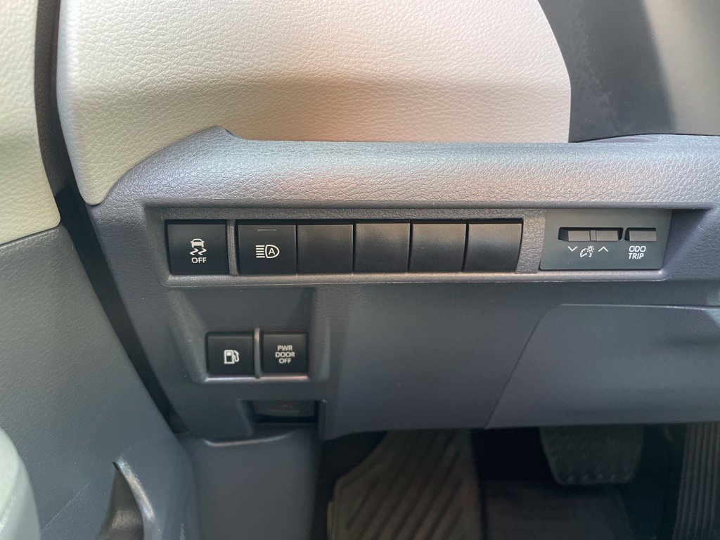 Used 2023 Toyota Sienna XLE AWD/4WD image 27