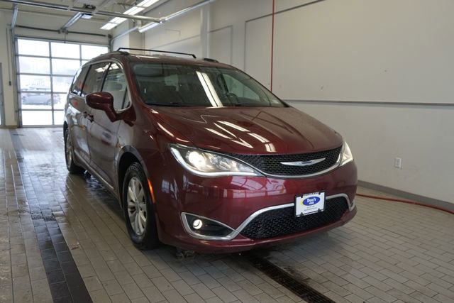 Used 2017 Chrysler Pacifica Touring-L image 16