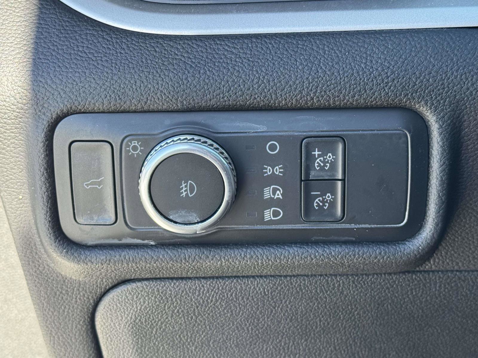 Certified 2022 Ford Explorer XLT w/ Equipment Group 202A image 17