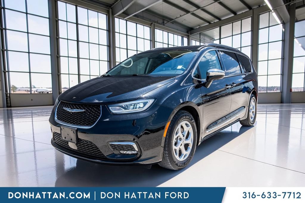 Used 2023 Chrysler Pacifica Limited FWD image 25