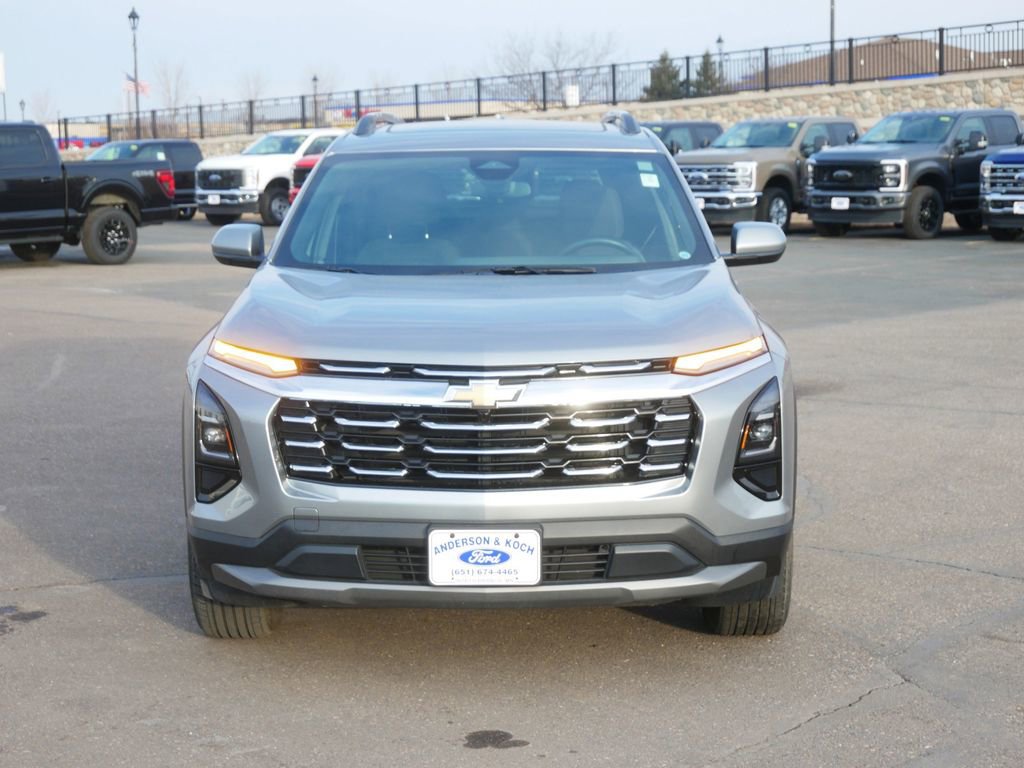 Used 2025 Chevrolet Equinox LT image 2