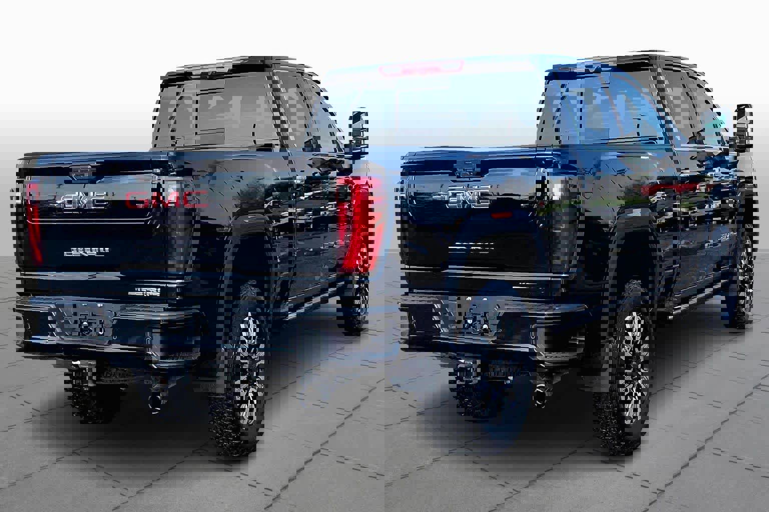 Used 2025 GMC Sierra 2500 Denali w/ Denali Reserve Package image 4