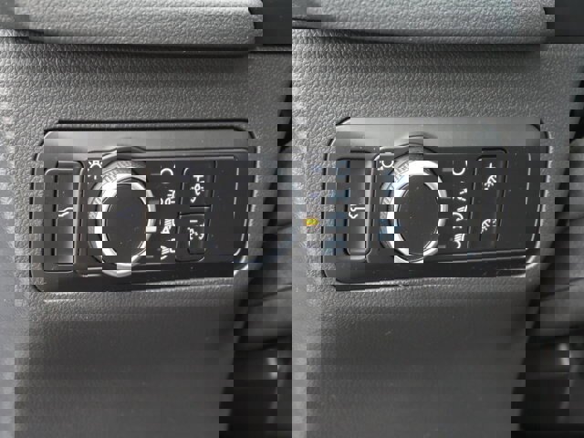 Certified 2022 Ford Escape SE w/ SE Sport Appearance Package image 6