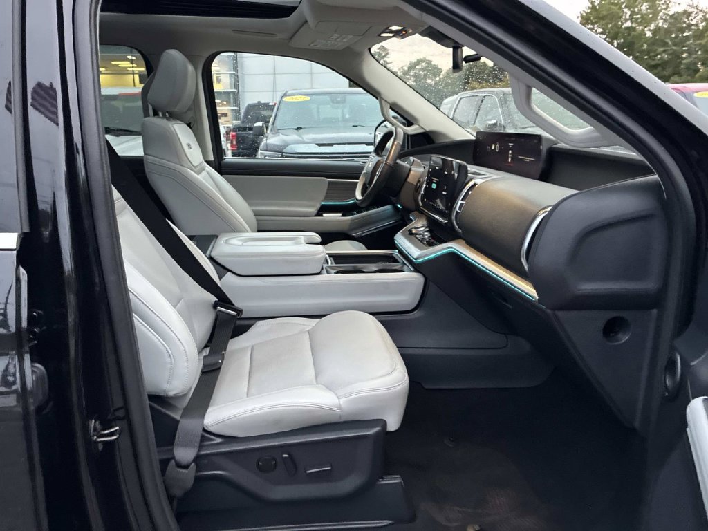 Certified 2025 Ford Expedition Max Platinum w/ Driver's Package AWD/4WD image 9