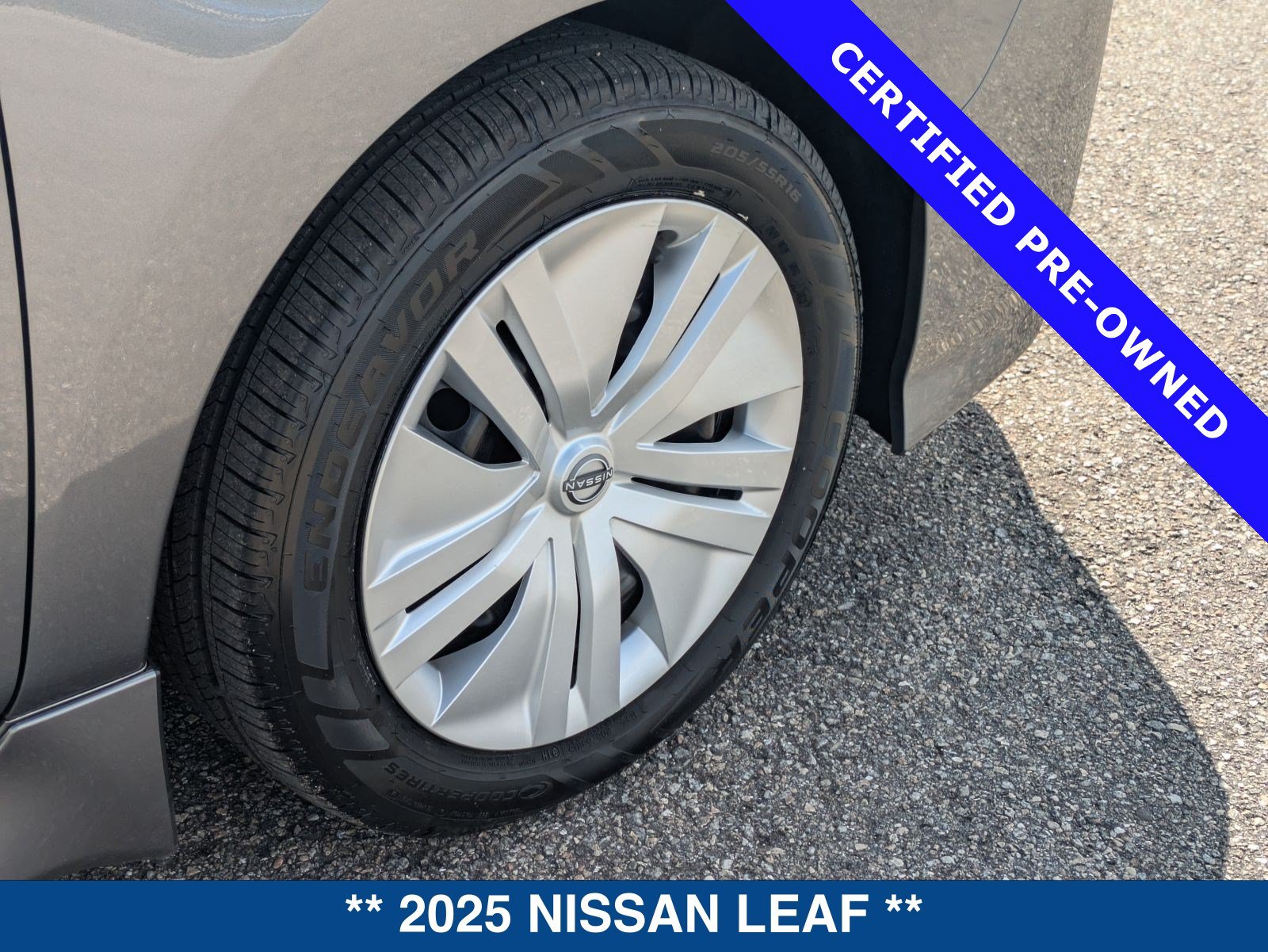 Used 2025 Nissan Leaf S FWD image 13