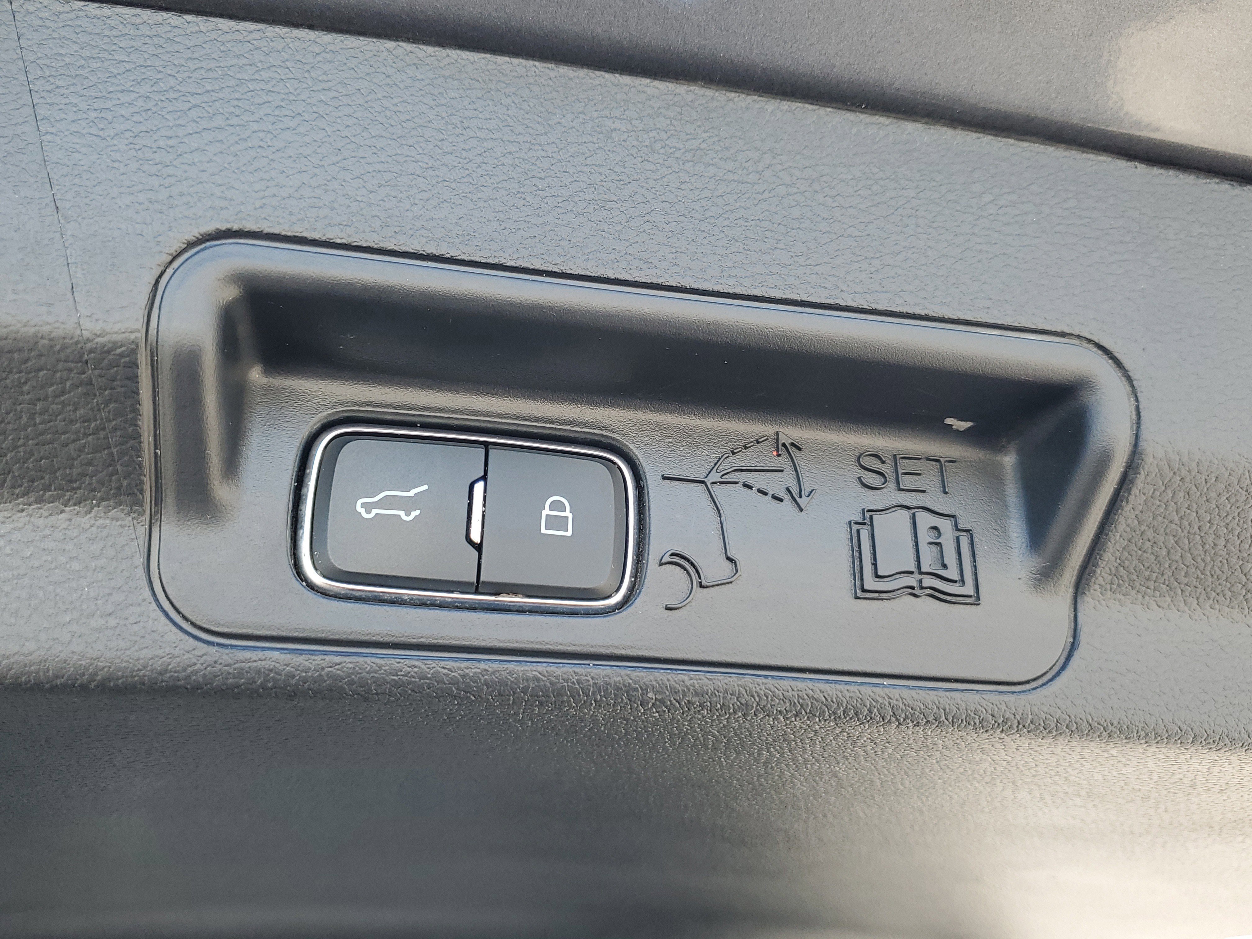 Certified 2025 Ford Explorer ST-Line image 11