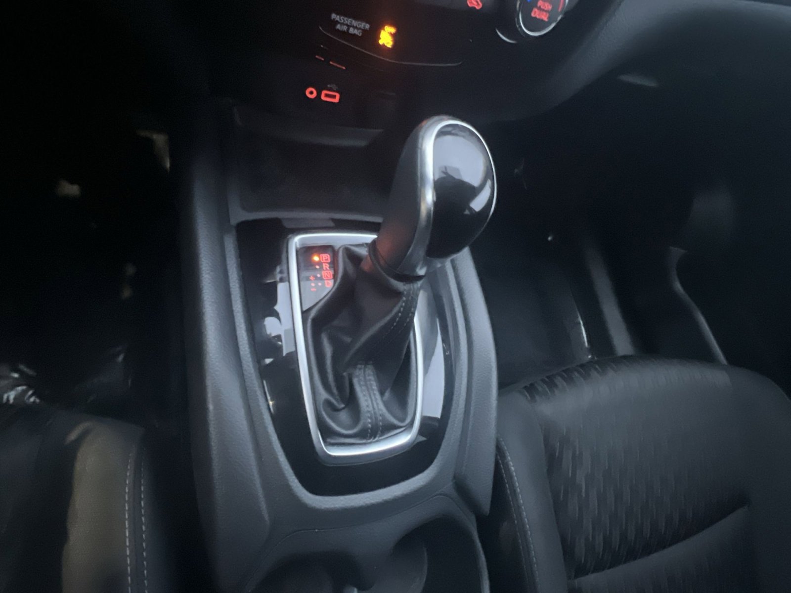 Used 2018 Nissan Rogue SV w/ Premium Package image 21