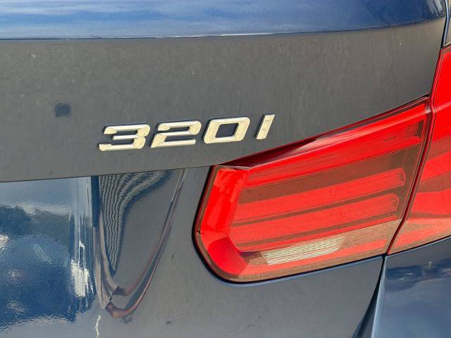 Used 2018 BMW 320i xDrive Sedan w/ Convenience Package AWD/4WD image 13