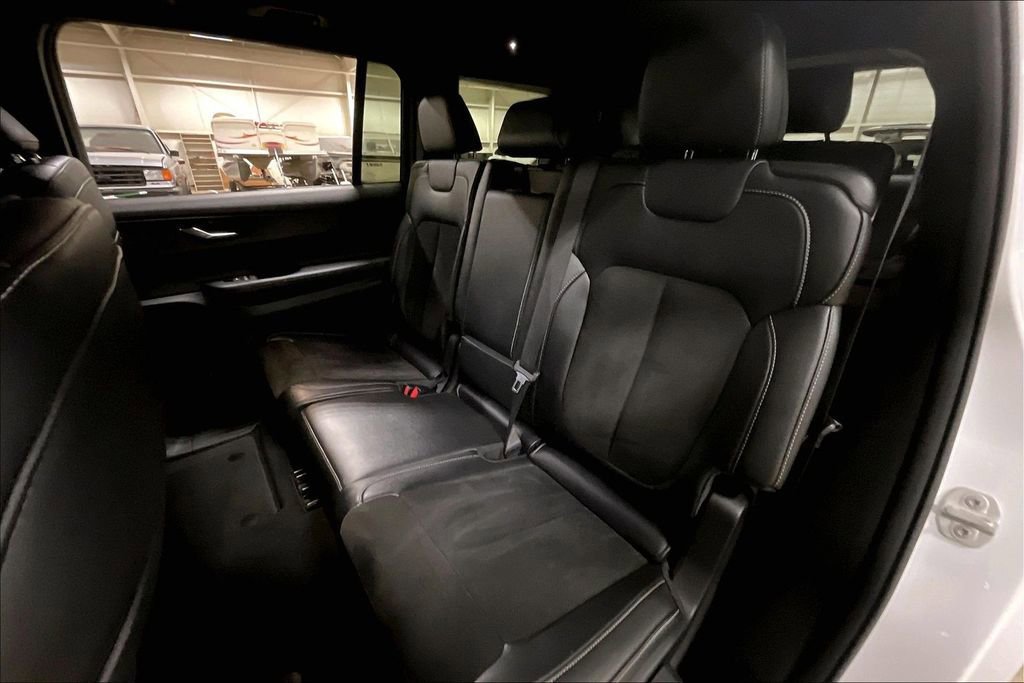 Used 2024 Jeep Grand Cherokee L Laredo image 24