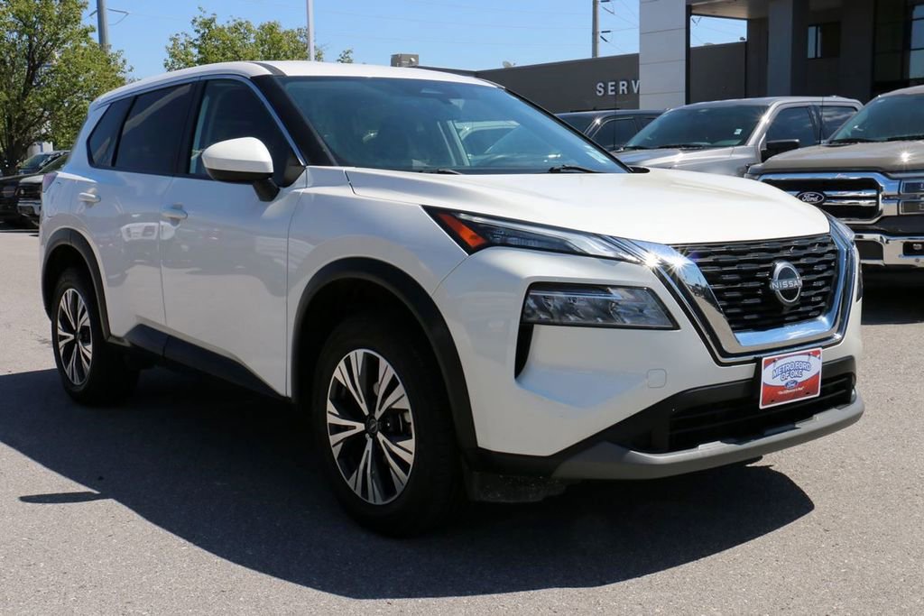 Used 2023 Nissan Rogue SV image 4