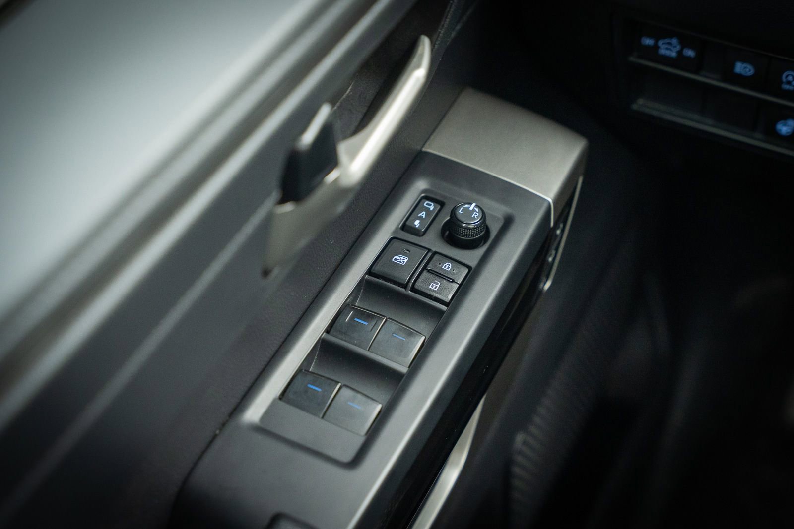 Used 2022 Toyota Tundra Limited w/ TRD Off-Road Package AWD/4WD image 40