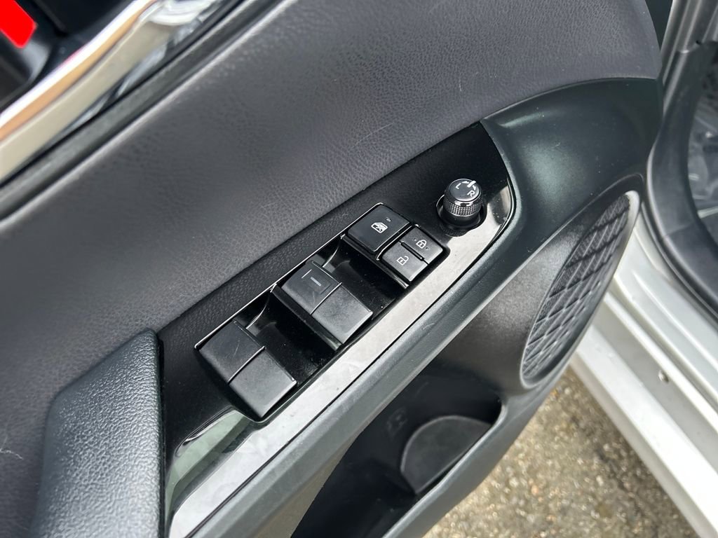 Used 2022 Toyota Prius LE image 29