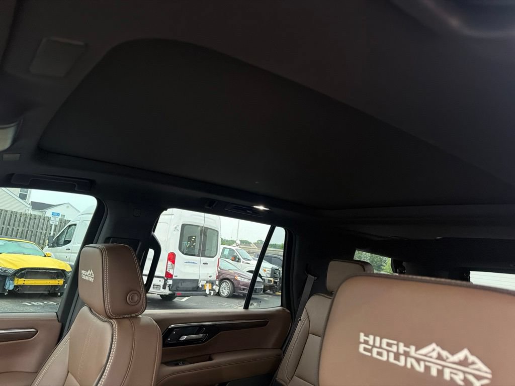 Used 2025 Chevrolet Tahoe High Country AWD/4WD image 29