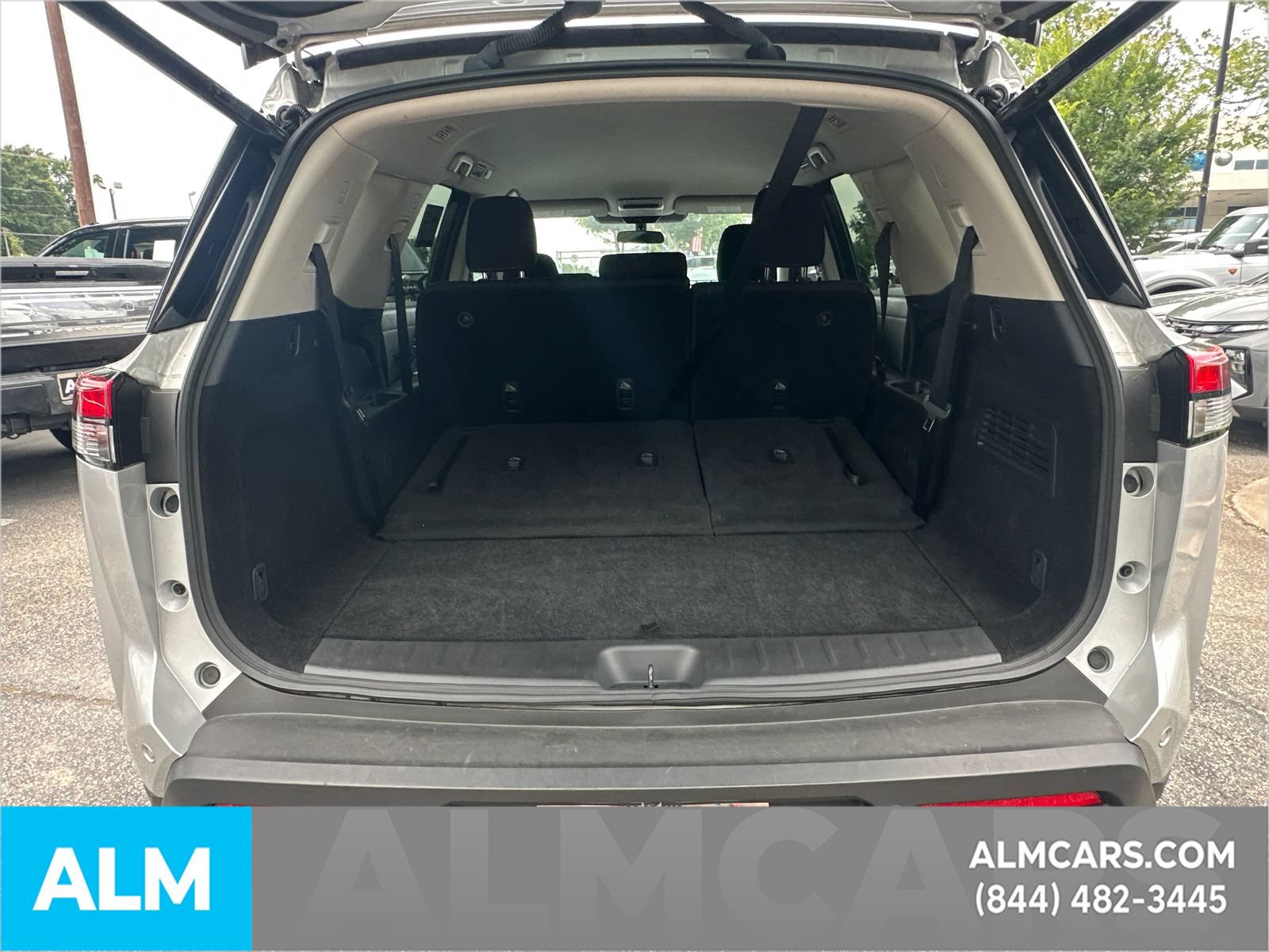 Used 2025 Nissan Pathfinder SV FWD image 21