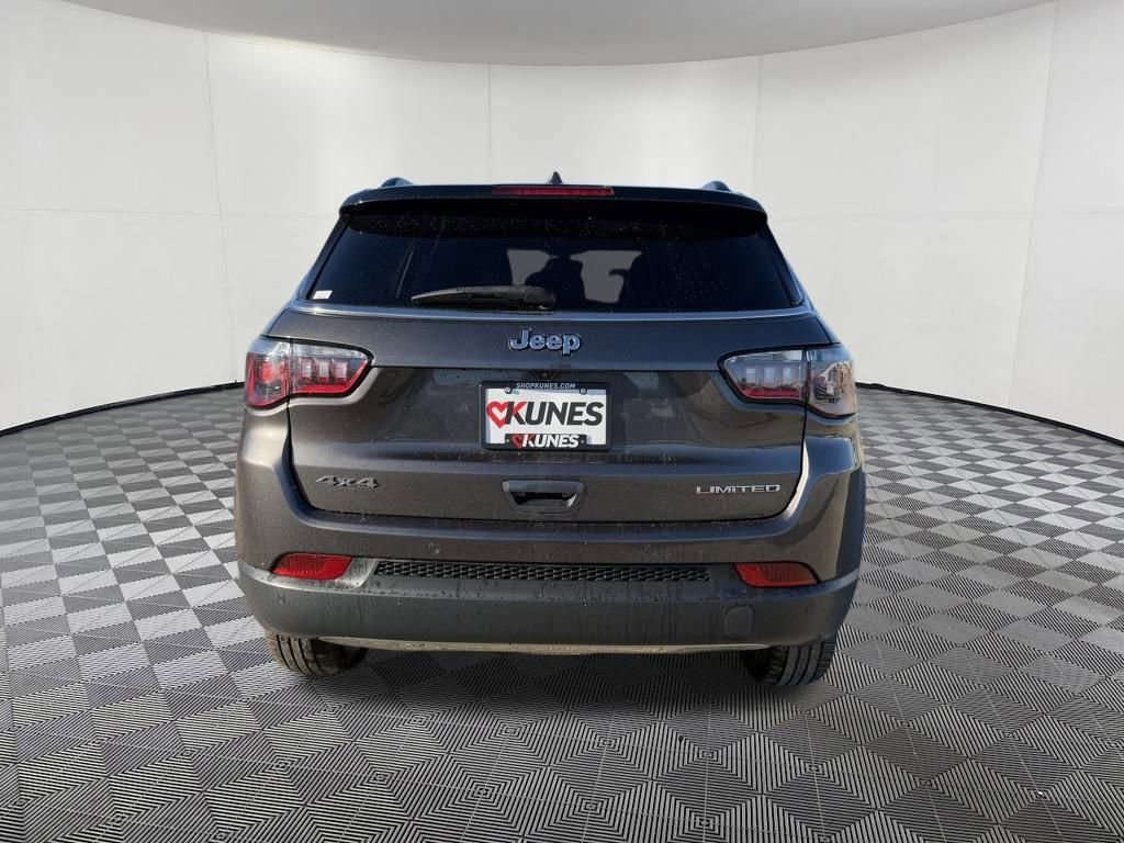 Used 2024 Jeep Compass Limited image 4