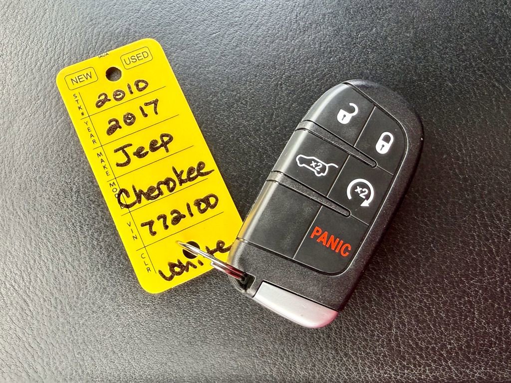 Used 2017 Jeep Grand Cherokee Summit image 40