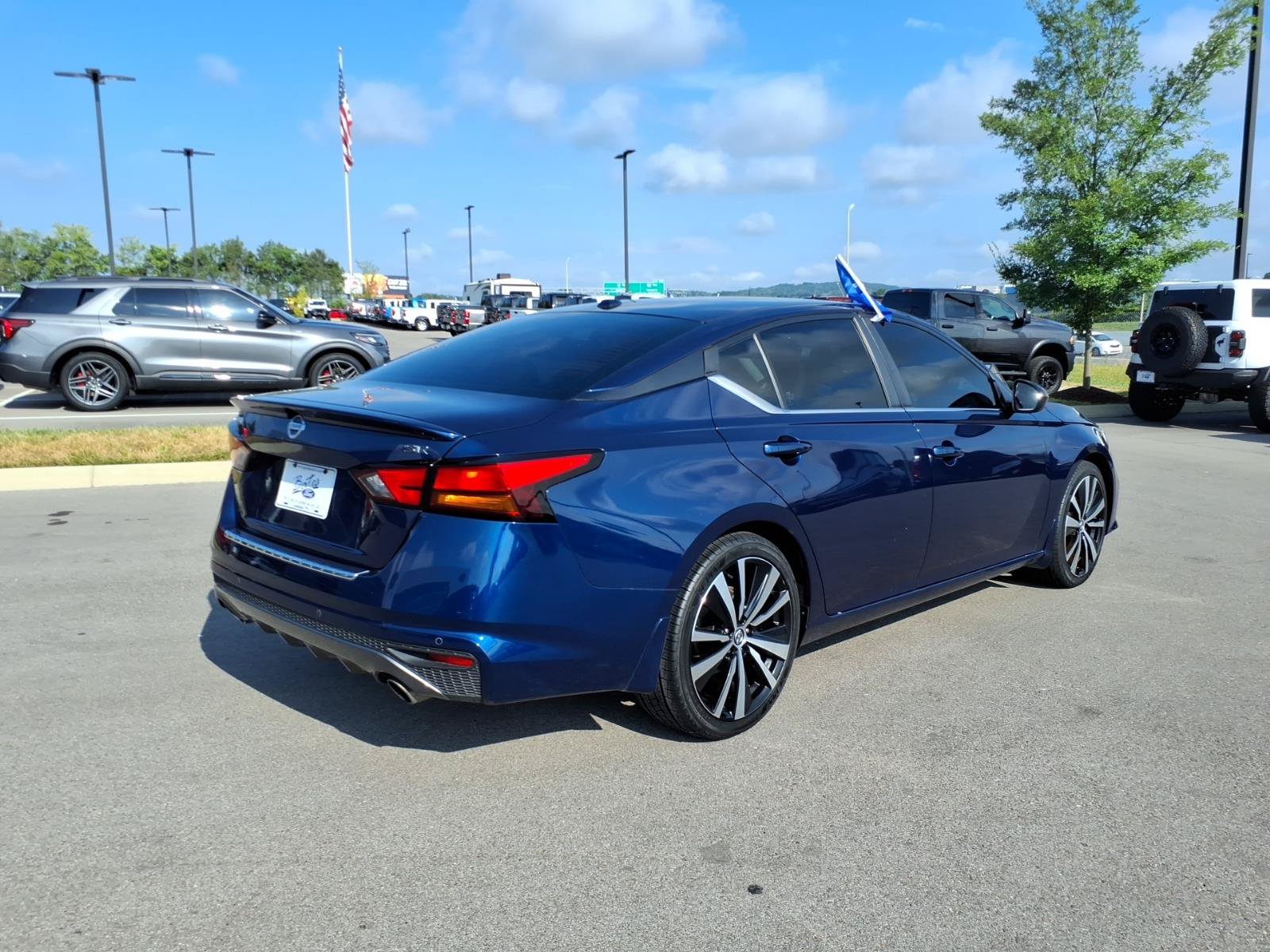 Used 2020 Nissan Altima 2.5 SR FWD image 3