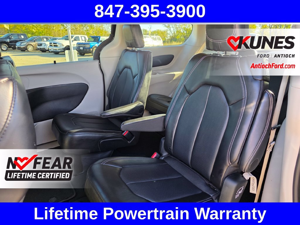 Used 2024 Chrysler Pacifica Touring-L FWD image 22