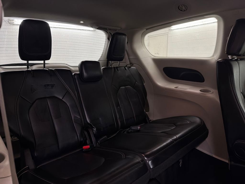 Used 2023 Chrysler Pacifica Touring-L FWD image 29