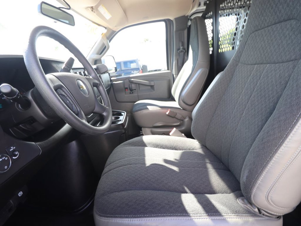 Used 2025 Chevrolet Express 2500 w/ Driver Convenience Package RWD image 2