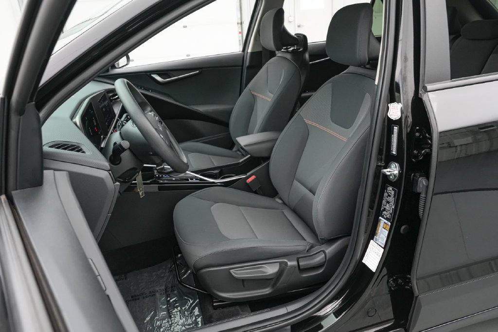 Used 2025 Kia Niro LX FWD image 11
