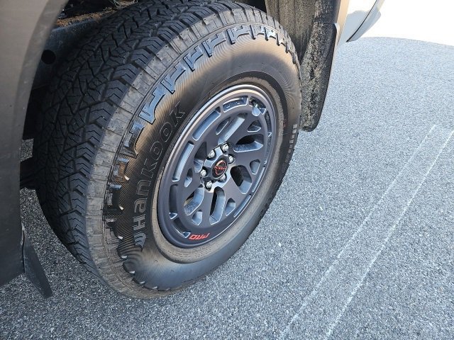 Used 2025 Nissan Frontier PRO-4X image 12