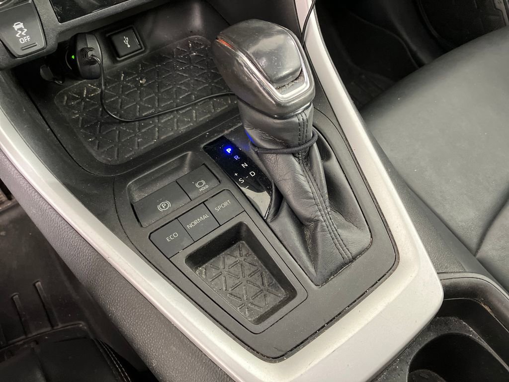 Used 2021 Toyota RAV4 XLE Premium image 26