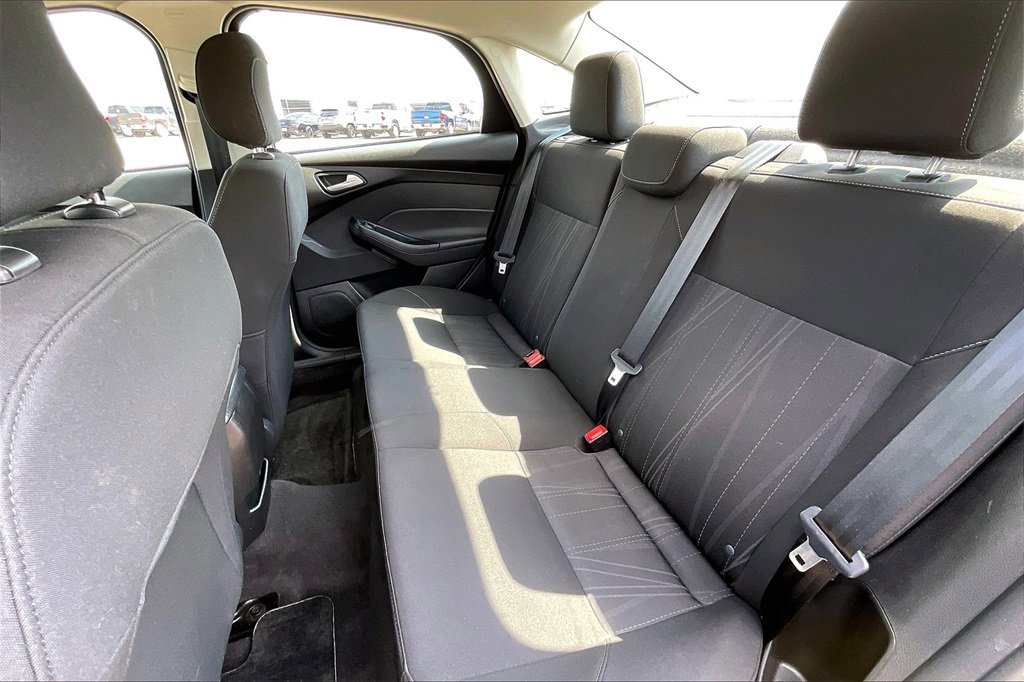 Certified 2018 Ford Focus SE w/ SE Appearance Package image 19