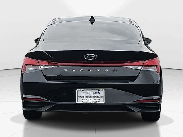 Used 2022 Hyundai Elantra SEL w/ Convenience Package FWD image 5