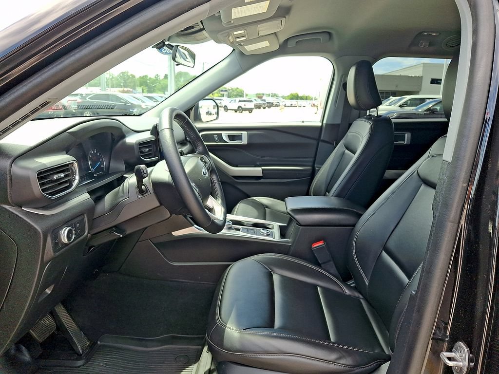 Certified 2022 Ford Explorer XLT w/ Equipment Group 202A AWD/4WD image 13