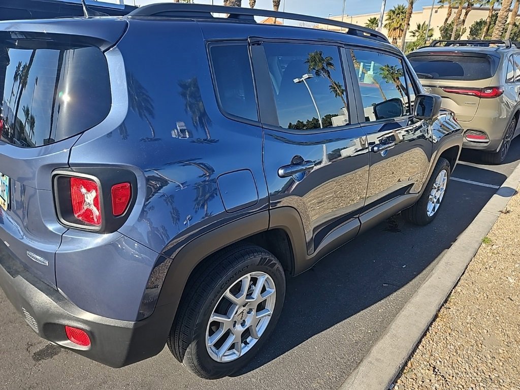 Used 2022 Jeep Renegade Latitude image 2