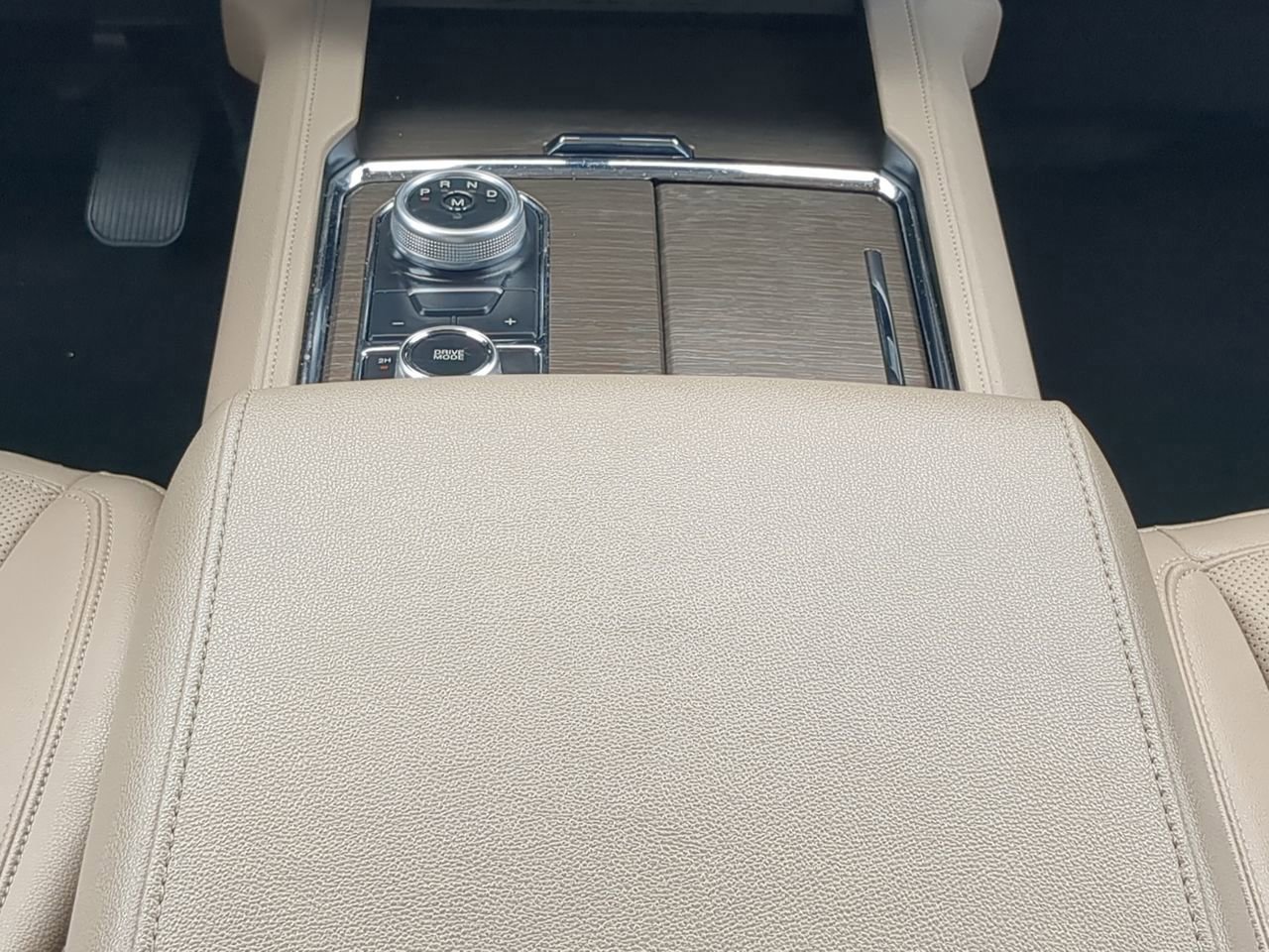 Certified 2024 Ford Expedition Limited image 19