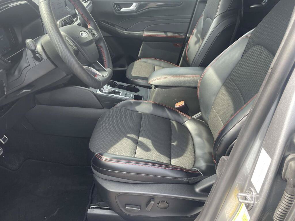 Certified 2024 Ford Escape ST-Line w/ Tech Pack #1 AWD/4WD image 16